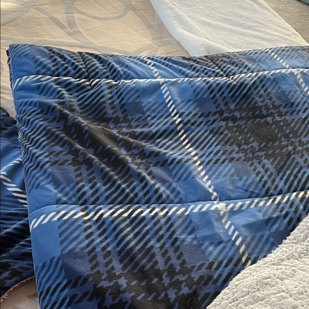 Blue and Cream flannel Plaid Sherpa comforter Blanket full size with sham